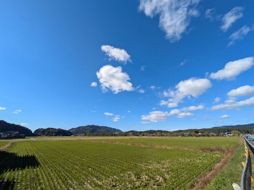 来週から始まる11月定例会の準備で県議会へ。

往復3時間、au