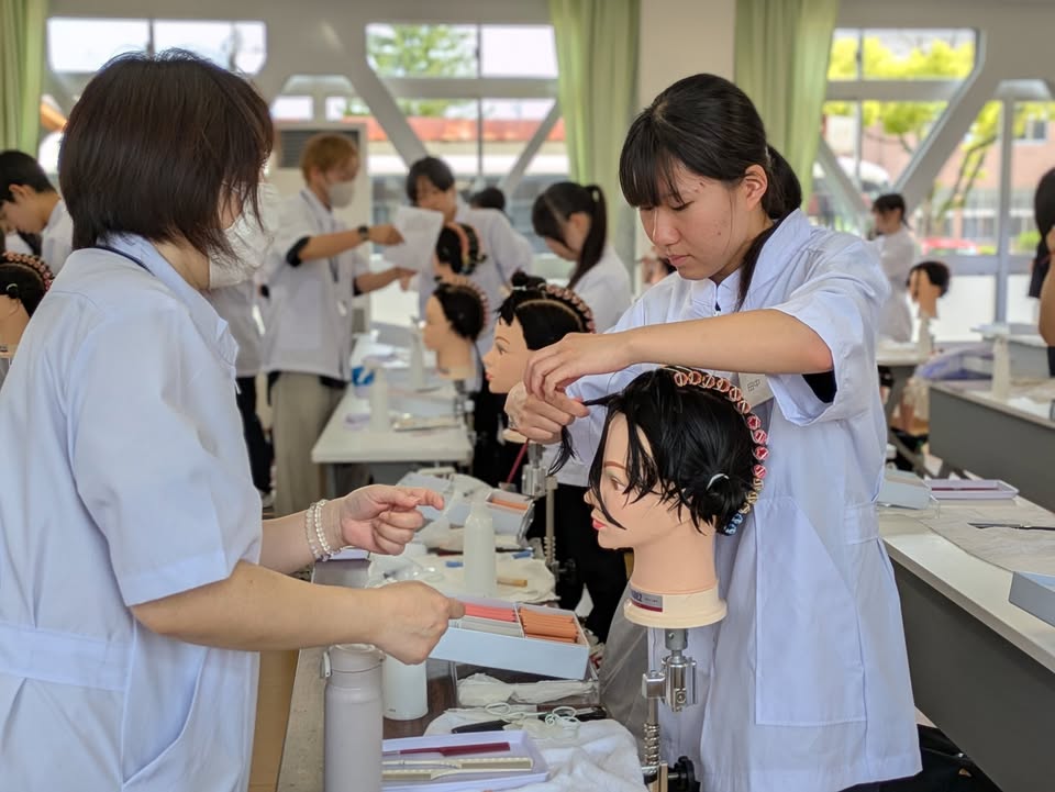 この春、新たに開設された
柳井学園高校の【普通科　ビューティコーpic2