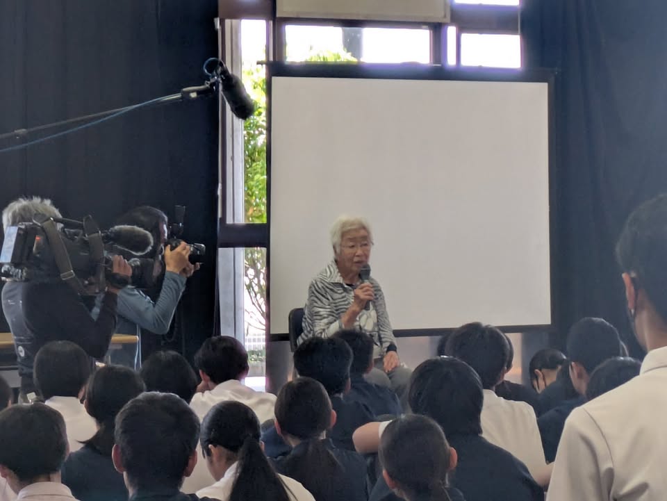 【柳井中学校にて　戦争体験談を聞く授業】

お話をされたのは、市