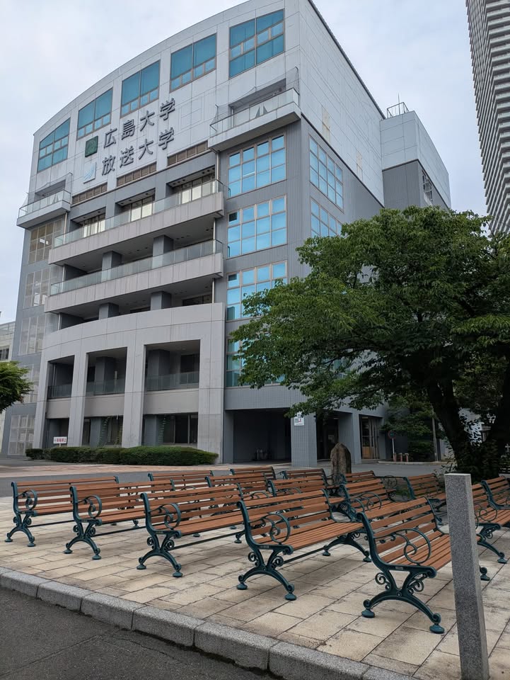今日は午前中、仕事で広島市内へ。

久しぶりに広大ロースクールにpic2