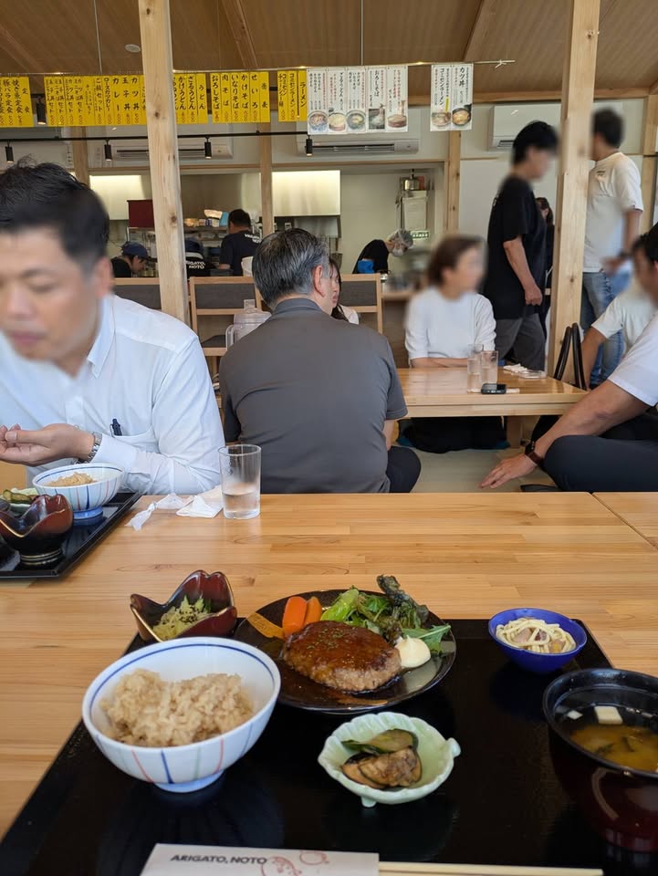 環境福祉委員会の視察で、
「ごちゃまぜのまちづくり」 を訪れましpic2
