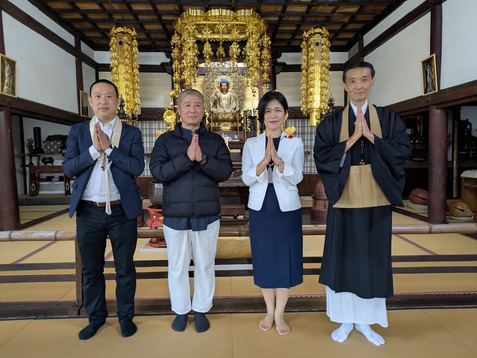 萩へ。

由緒あるお寺や、
保育園・幼稚園・病院、
そして商店街