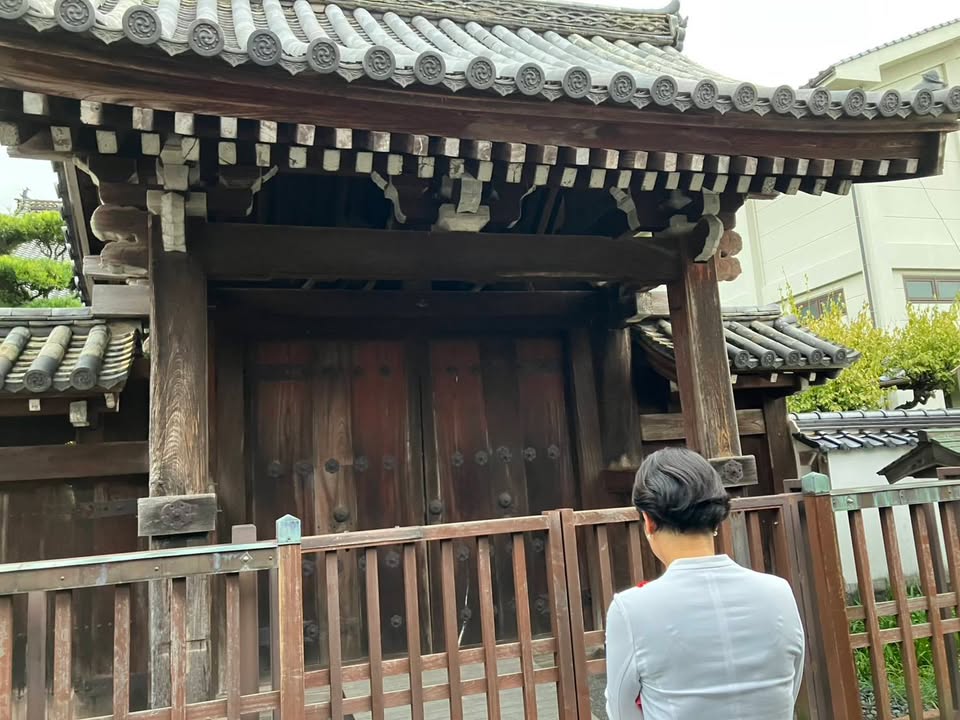 萩へ。

由緒あるお寺や、
保育園・幼稚園・病院、
そして商店街pic8