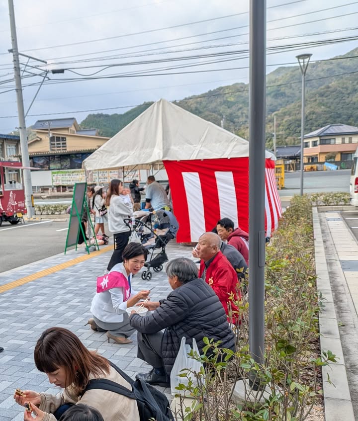 徳地フェスティバルへ。

保育園からの同級生や同世代の方々が、
pic5