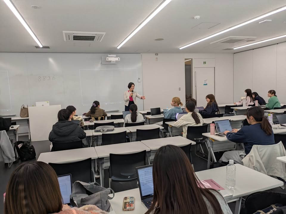 弁護士の出前講義。

今回は、周南公立大学の看護学科2年生。

