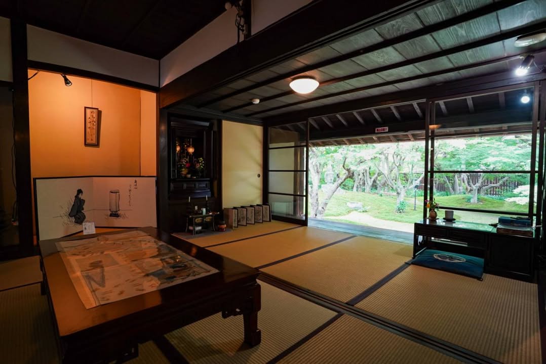 宇野千代さんの生家で「もみじ茶会」

紅葉と苔のコントラストが美pic2