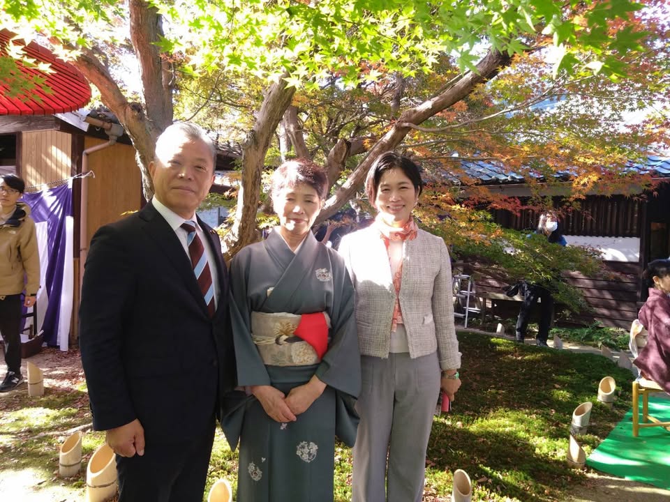 宇野千代さんの生家で「もみじ茶会」

紅葉と苔のコントラストが美pic8