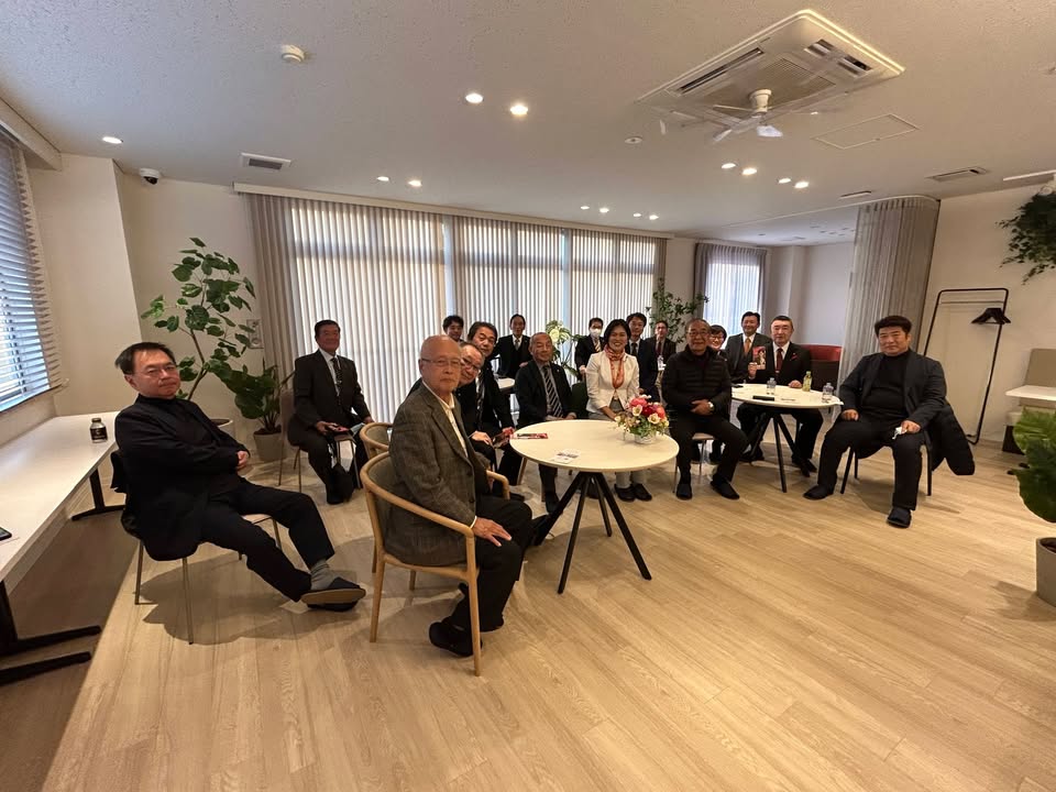 岩国市議会、和木町議会の議員の皆さんと

意見交換会✨

市民・pic2