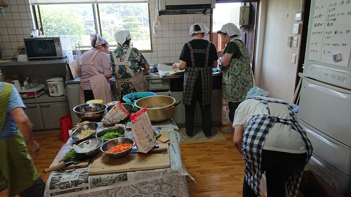 伊保庄の大星会の皆さんと。

手作りの野菜で
美味しいものがどんpic3