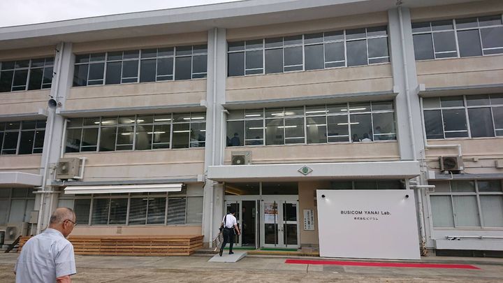 柳井市の廃校小学校を再利用した、サテライトオフィス

株式会社ビpic3