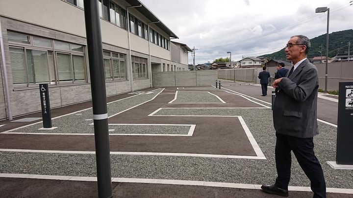 今日は環境福祉委員会の県内視察。

はじめに、今年4月に開所したpic5