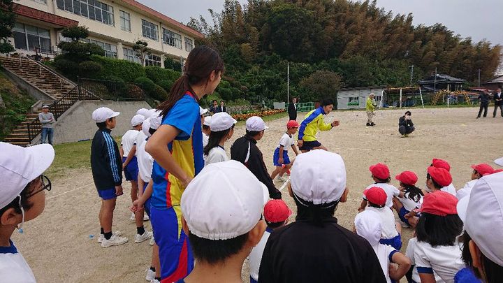 トップアスリートによる陸上教室が、大畠小学校で開かれました。

pic2