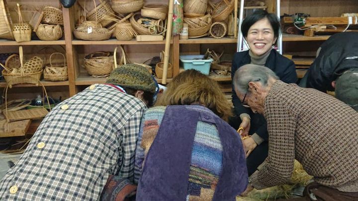 午後からは、伊保庄の賀茂神社に飾る、しめ縄作りに参加。

一年間