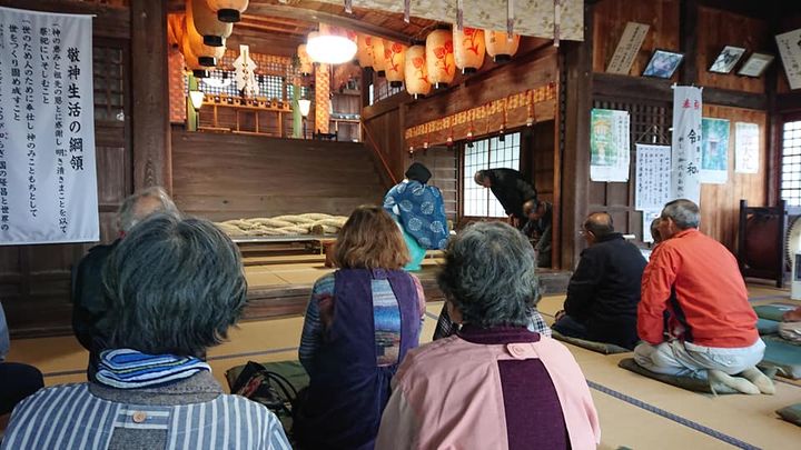 午後からは、伊保庄の賀茂神社に飾る、しめ縄作りに参加。

一年間pic4