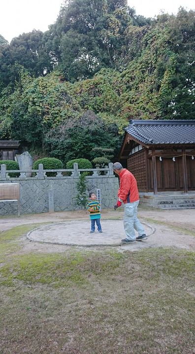 午後からは、伊保庄の賀茂神社に飾る、しめ縄作りに参加。

一年間pic6