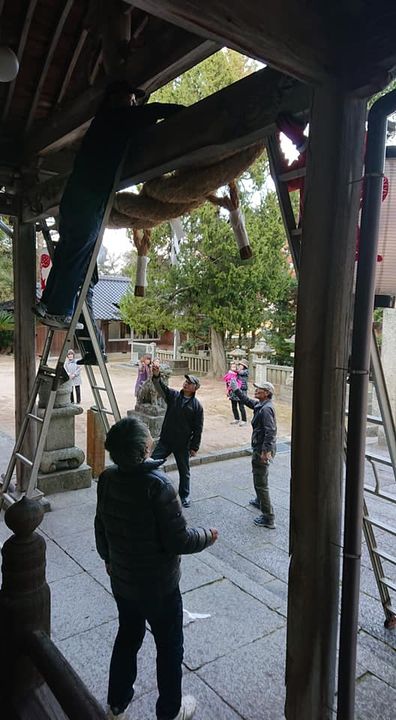 午後からは、伊保庄の賀茂神社に飾る、しめ縄作りに参加。

一年間pic7