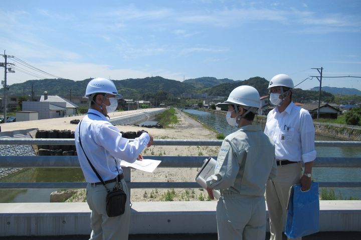 柳井土木の県事業を視察してきました。

・土穂石川のポンプ場
瀬