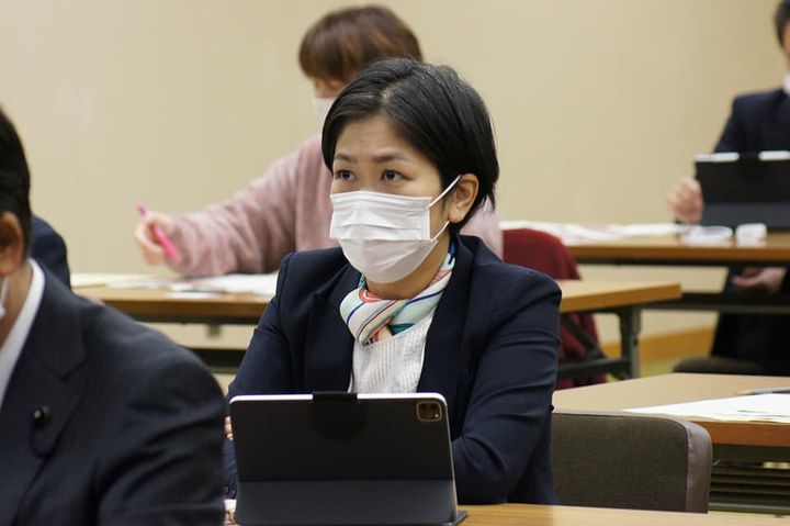 〈県議会もデジタルシフト〉

山口県議会にタブレットが導入され、pic2