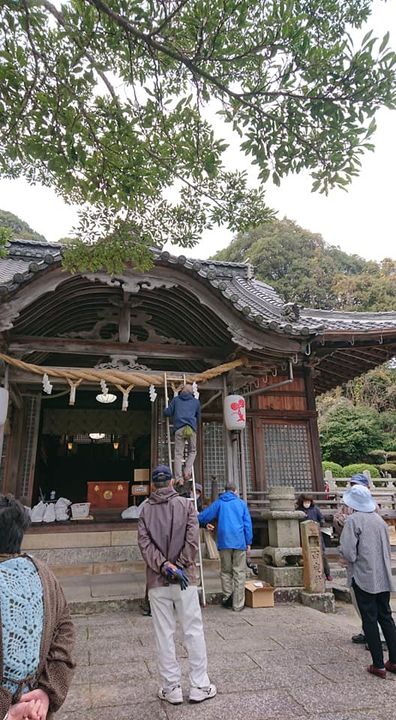 一年間、無事に過ごせた感謝の気持ちを込めて、地域の皆さんとお参り