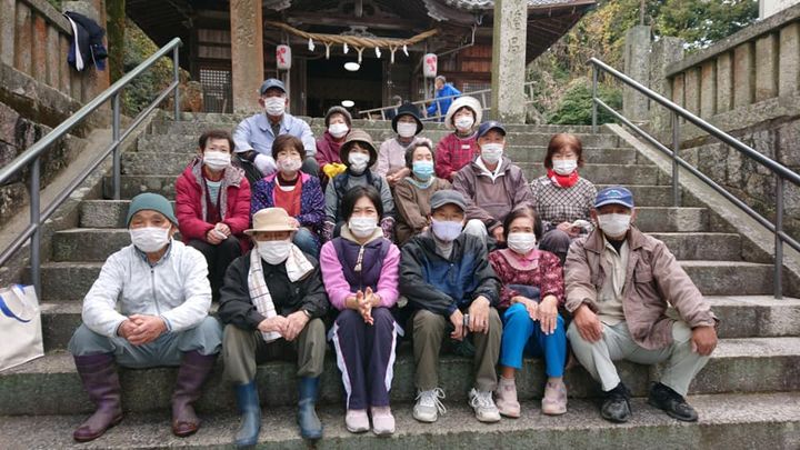 一年間、無事に過ごせた感謝の気持ちを込めて、地域の皆さんとお参りpic2