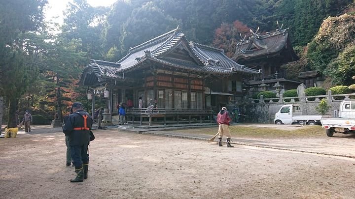 一年間、無事に過ごせた感謝の気持ちを込めて、地域の皆さんとお参りpic4