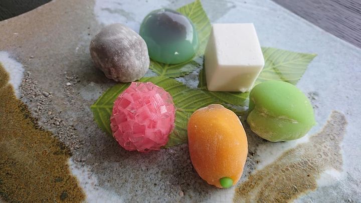 〈ひがしや菓子店〉

こちらは、江戸の末期、弘化二年(1845年