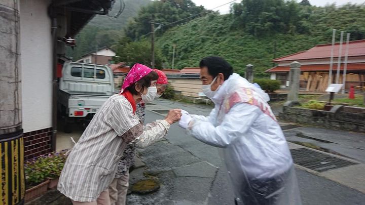 〈ふるさとを愛し、ふるさとに愛される〉

今日は雨で寒い中、

