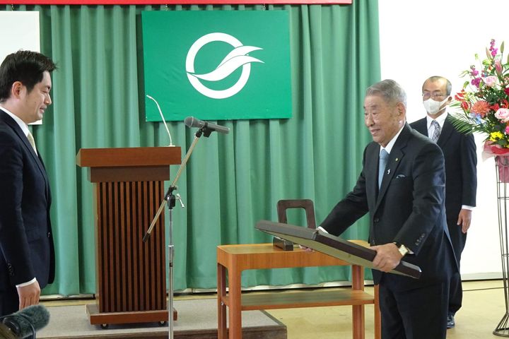 〈名誉市民章贈呈式〉

柳井商工会議所会頭、柳井体育協会会長、柳pic2