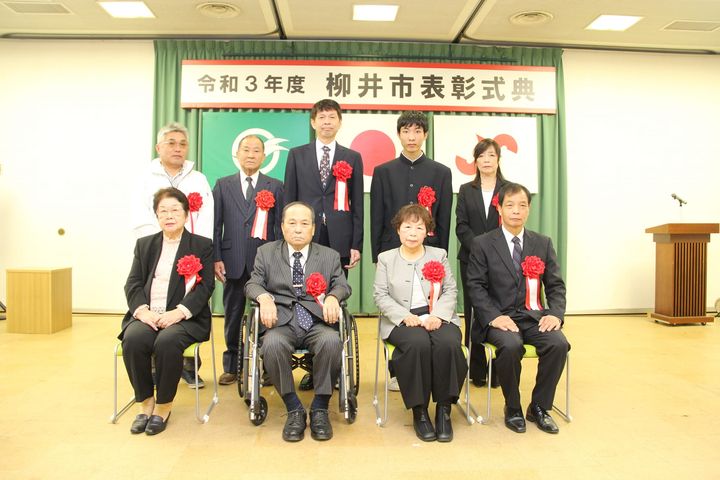 ＜永年の功績をたたえて＞
 
山口県の教育功労者や，柳井市の功労