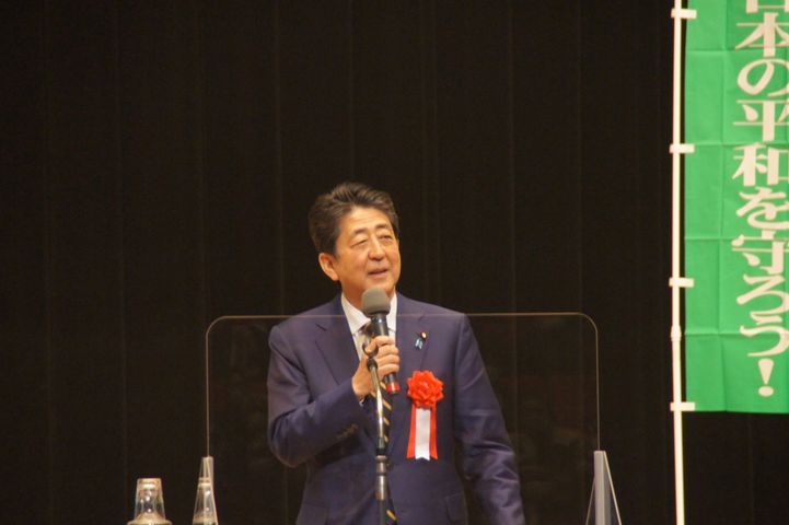 『憲法改正、山口から！』

憲法改正早期実現総決起大会

安倍元pic2