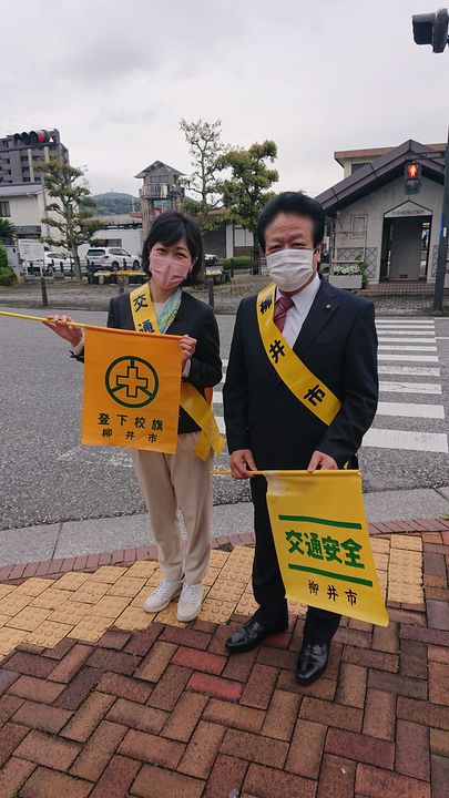 今朝は、柳井駅前で春の交通安全立哨。

新しい生活がスタートするpic2