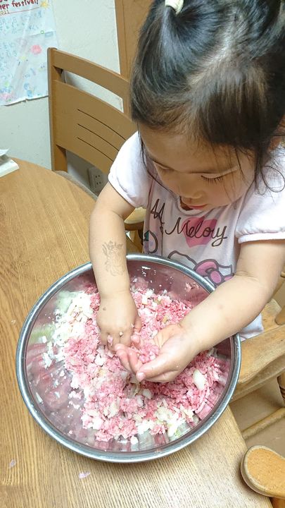 私のかわいい助っ人…

玉ねぎをむかせると、どこまでもむく名人❣