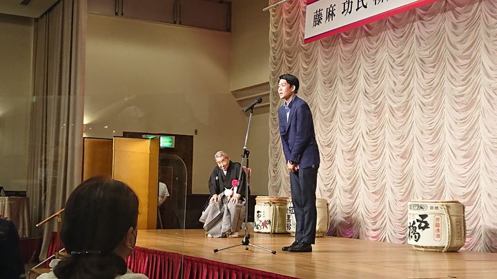 藤麻功様の名誉市民受賞祝賀会。

皆様の愛に包まれて盛大に❣️
pic4