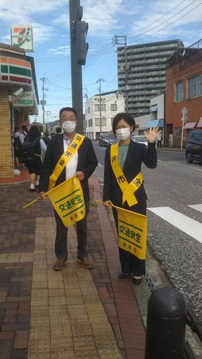 急に涼しくなりましたね。

今朝は柳井駅前で交通立哨。

思いやpic2